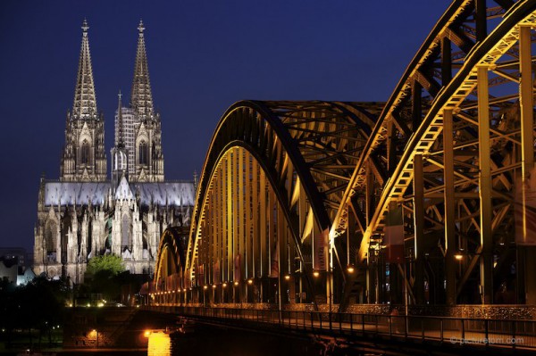 Kölner Dom bei Nacht © picturetom