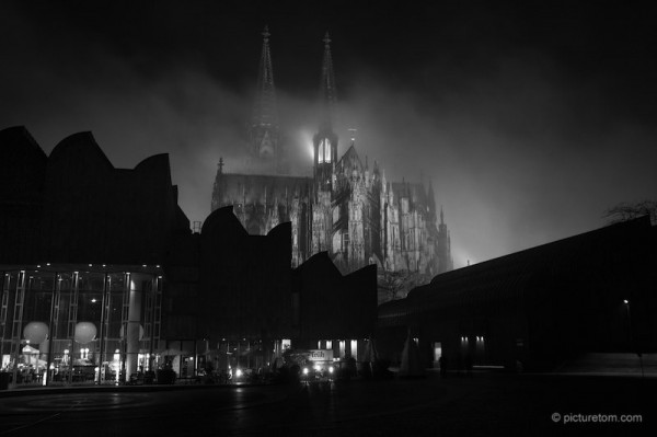 kölner dom nebel